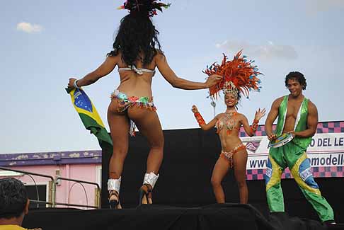 Autodromo di Binetto - Balletto brasigliano al Donne e Motori Show